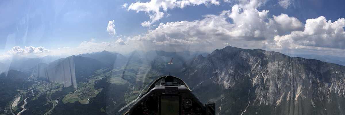 Flugwegposition um 13:49:46: Aufgenommen in der Nähe von Gemeinde Arnoldstein, Arnoldstein, Österreich in 1774 Meter